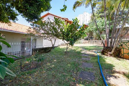 Casa à venda com 385m², 4 quartos e 8 vagas Casa à venda com 385m², 4 quartos e 8 vagasQuintal