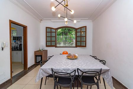 Casa à venda com 385m², 4 quartos e 8 vagas Casa à venda com 385m², 4 quartos e 8 vagasSala 2