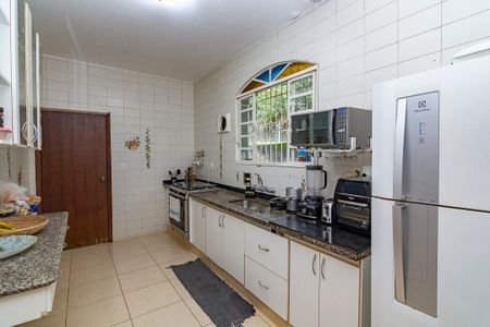 Casa à venda com 385m², 4 quartos e 8 vagas Casa à venda com 385m², 4 quartos e 8 vagasCozinha