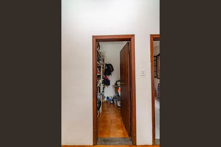 Casa à venda com 385m², 4 quartos e 8 vagas Casa à venda com 385m², 4 quartos e 8 vagasDespensa