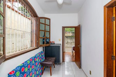 Casa à venda com 385m², 4 quartos e 8 vagas Casa à venda com 385m², 4 quartos e 8 vagasQuarto de Serviço