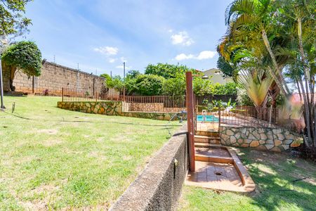 Casa à venda com 385m², 4 quartos e 8 vagas Casa à venda com 385m², 4 quartos e 8 vagasQuintal