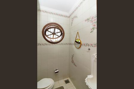 Casa à venda com 385m², 4 quartos e 8 vagas Casa à venda com 385m², 4 quartos e 8 vagasLavabo