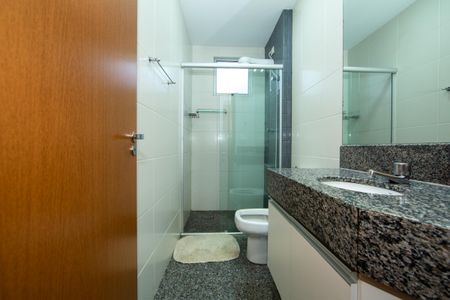 Apartamento à venda com 97m², 3 quartos e 2 vagas Apartamento à venda com 97m², 3 quartos e 2 vagasBANHEIRO2