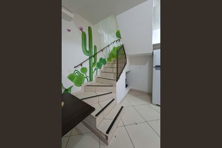 Casa de condomínio para alugar com 44m², 1 quarto e 1 vagaEscada