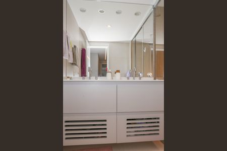 Apartamento para alugar com 150m², 2 quartos e 2 vagas Apartamento para alugar com 150m², 2 quartos e 2 vagasBanheiro 1 da Suíte 1