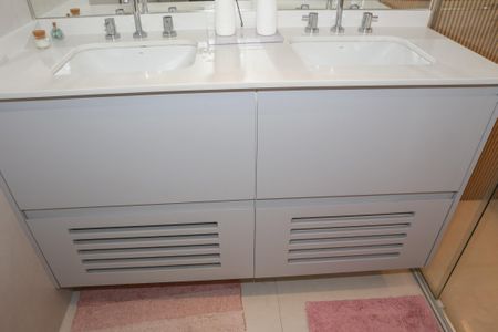 Apartamento para alugar com 150m², 2 quartos e 2 vagas Apartamento para alugar com 150m², 2 quartos e 2 vagasBanheiro 1 da Suíte 1