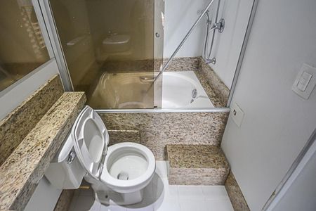 Apartamento à venda com 164m², 3 quartos e 2 vagasBanheiro da suíte 