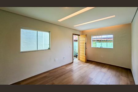 Sala de casa para alugar com 2 quartos, 70m² em Vera Cruz, Belo Horizonte