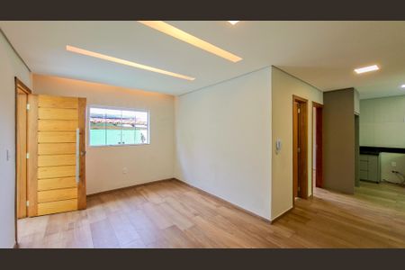 Sala de casa para alugar com 2 quartos, 70m² em Vera Cruz, Belo Horizonte