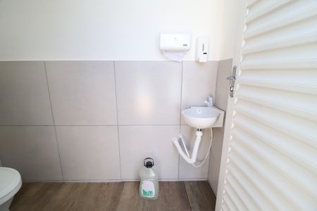 Casa para alugar com 220m², 3 quartos e 4 vagasBanheiro da piscina 1