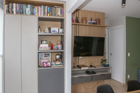 Sala de apartamento à venda com 2 quartos, 45m² em Parque Industrial Tomas Edson, São Paulo