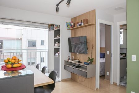 Sala de apartamento à venda com 2 quartos, 45m² em Parque Industrial Tomas Edson, São Paulo
