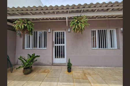 Casa à venda com 280m², 3 quartos e 1 vaga Casa à venda com 280m², 3 quartos e 1 vagaÁrea externa