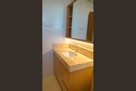 Apartamento para alugar com 70m², 2 quartos e 1 vaga Apartamento para alugar com 70m², 2 quartos e 1 vagaBanheiro do Quarto 1