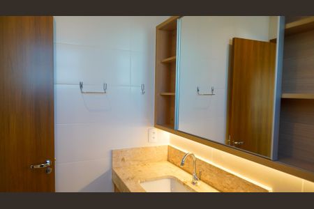 Apartamento para alugar com 70m², 2 quartos e 1 vaga Apartamento para alugar com 70m², 2 quartos e 1 vagaBanheiro do Quarto 1