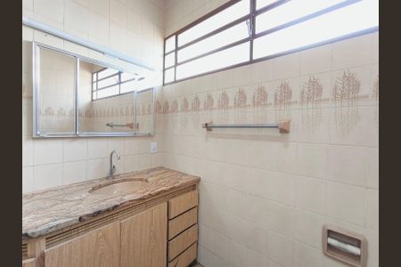 Casa à venda com 311m², 4 quartos e 5 vagasBanheiro 2