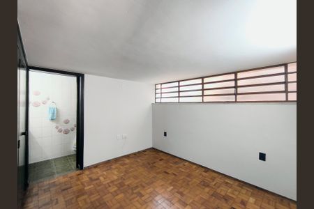 Casa à venda com 311m², 4 quartos e 5 vagasEscritório / Suíte