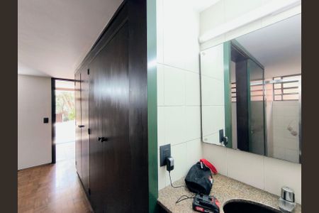 Casa à venda com 311m², 4 quartos e 5 vagasBanheiro do Escritório