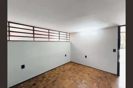 Casa à venda com 311m², 4 quartos e 5 vagasEscritório / Suíte