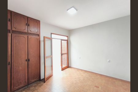 Casa à venda com 311m², 4 quartos e 5 vagasQuarto 2