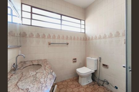 Casa à venda com 311m², 4 quartos e 5 vagasBanheiro 2