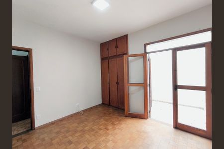 Casa à venda com 311m², 4 quartos e 5 vagasQuarto 2