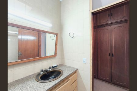 Casa à venda com 311m², 4 quartos e 5 vagasBanheiro da Suíte