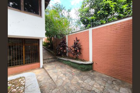 Casa à venda com 311m², 4 quartos e 5 vagasÁrea extrena