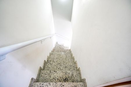 Apartamento para alugar com 40m², 2 quartos e sem vaga Apartamento para alugar com 40m², 2 quartos e sem vagaEscada