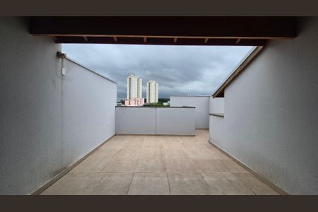 Casa de condomínio à venda com 143m², 3 quartos e 2 vagasCobertura