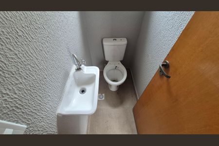 Casa de condomínio à venda com 143m², 3 quartos e 2 vagasLavabo