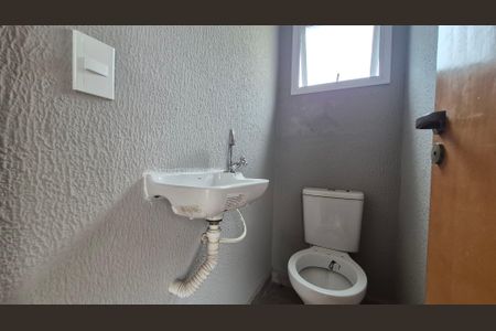 Casa de condomínio à venda com 143m², 3 quartos e 2 vagasLavabo