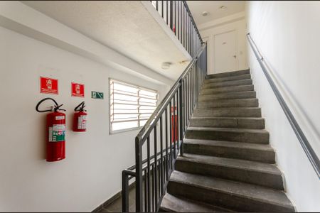 Apartamento para alugar com 59m², 2 quartos e sem vagaEscada