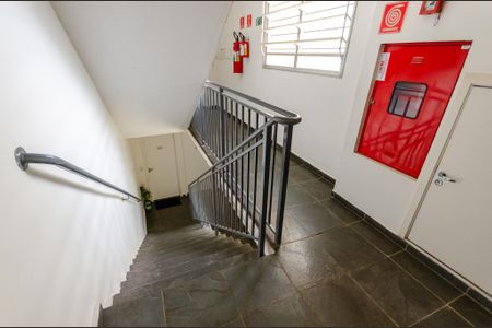 Apartamento para alugar com 59m², 2 quartos e sem vagaEscada