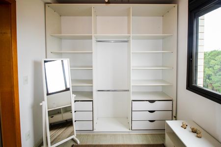 Apartamento para alugar com 103m², 2 quartos e 2 vagas Apartamento para alugar com 103m², 2 quartos e 2 vagasCloset da suíte 1