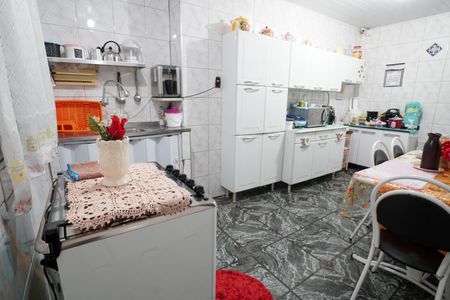 Casa à venda com 198m², 2 quartos e 1 vaga Casa à venda com 198m², 2 quartos e 1 vagaCozinha - Armários