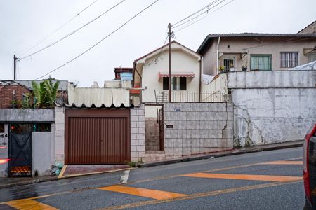 Casa à venda com 198m², 2 quartos e 1 vaga Casa à venda com 198m², 2 quartos e 1 vagaFachada