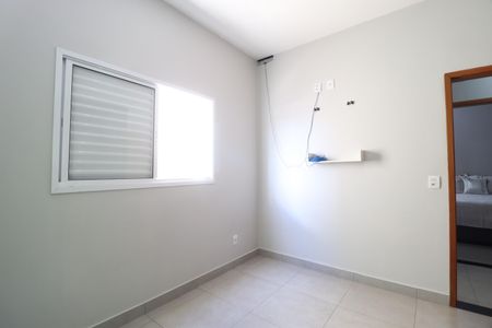 Quarto 1 de apartamento para alugar com 2 quartos, 78m² em Novo Mundo, Uberlândia