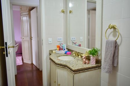 Apartamento à venda com 140m², 4 quartos e 2 vagasBanheiro Social