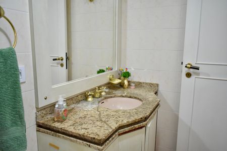 Apartamento à venda com 140m², 4 quartos e 2 vagasBanheiro da Suíte