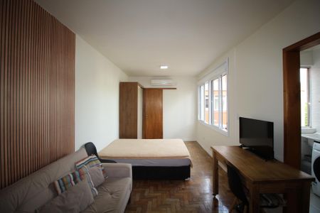 Sala/Quarto de kitnet/studio à venda com 1 quarto, 33m² em Vila Ipiranga, Porto Alegre