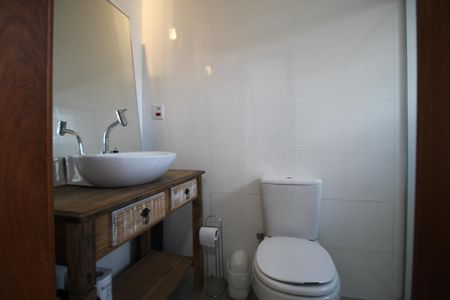 Banheiro de kitnet/studio à venda com 1 quarto, 33m² em Vila Ipiranga, Porto Alegre