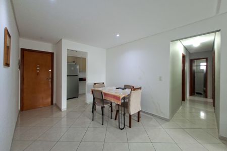Sala de apartamento para alugar com 3 quartos, 130m² em Guilhermina, Praia Grande