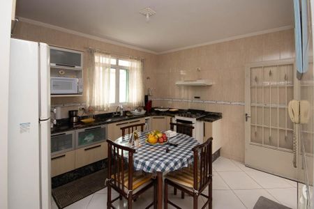 Casa à venda com 359m², 2 quartos e 4 vagasCozinha - Armários