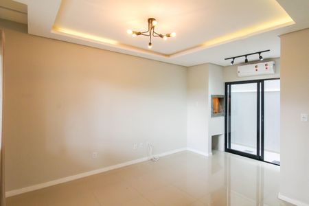 Casa à venda com 140m², 3 quartos e 2 vagasSala