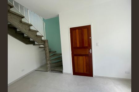 Sala de casa de condomínio para alugar com 2 quartos, 80m² em Bairro do Maranhao, Cotia