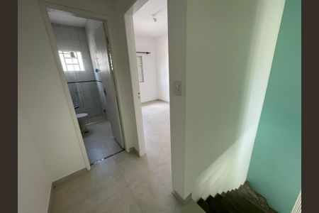 Casa de condomínio para alugar com 80m², 2 quartos e 1 vaga Casa de condomínio para alugar com 80m², 2 quartos e 1 vagaEscada