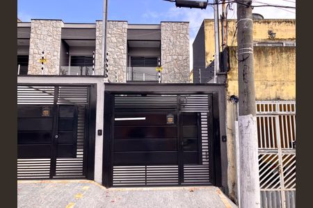 Casa à venda com 130m², 3 quartos e 2 vagasFachada