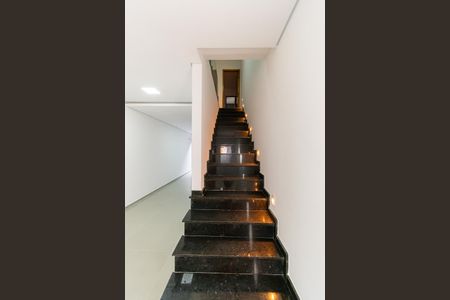 Escada de casa à venda com 3 quartos, 130m² em Jardim Vila Formosa, São Paulo